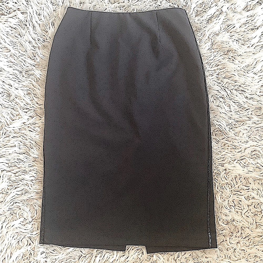 Charcoal grey skirt.Made in Italy.